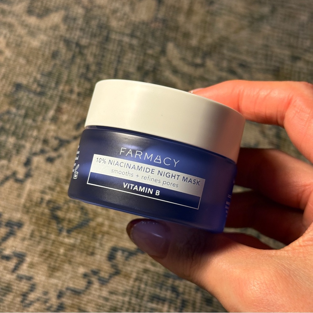 Farmacy 10% Niacinamide Night Mask in Blue and White